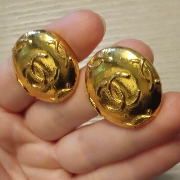 Chanel Vintage Clip on Earrings - Picture 8 of 17